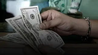 El dólar cerró en $ 36,60 y en la semana cayó $ 1,24