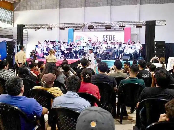 Se realizó con éxito la apertura del 
Pre Cosquín en el Club Sol de América