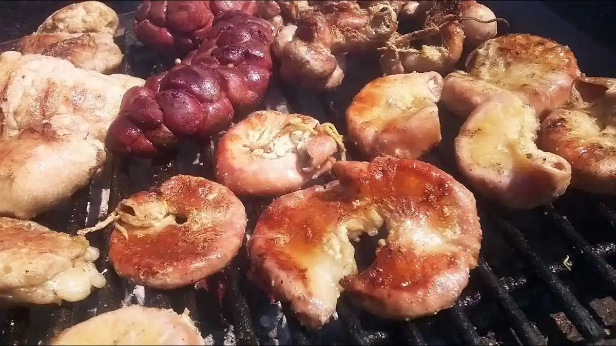 Provincia alertó por intoxicación alimentaria en Berazategui: fallecieron dos personas y sospechan de achuras en mal estado