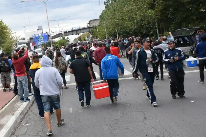 Olavarría: Una multitud en la ciudad para el show del Indio Solari