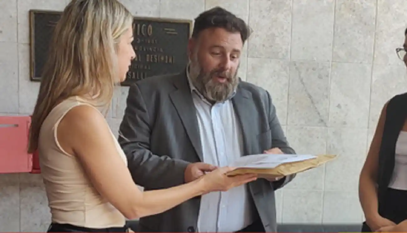 El fiscal Reinares Solari presidió el acto de apertura de los buzones. Foto: Gentileza.