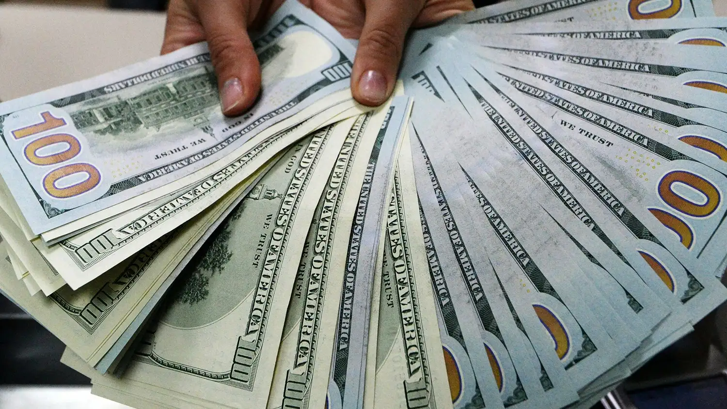 Para el gobierno el salto del dólar es "una muestra gratis" de "hacia dónde vamos" si no aprueban la ley