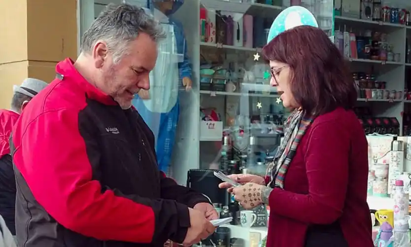 Gustavo Trindade continúa con las recorridas barriales mientras espera definiciones