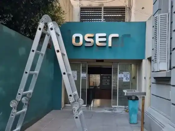 Avanza la transición: colocaron la nueva cartelería de OSER en Paraná