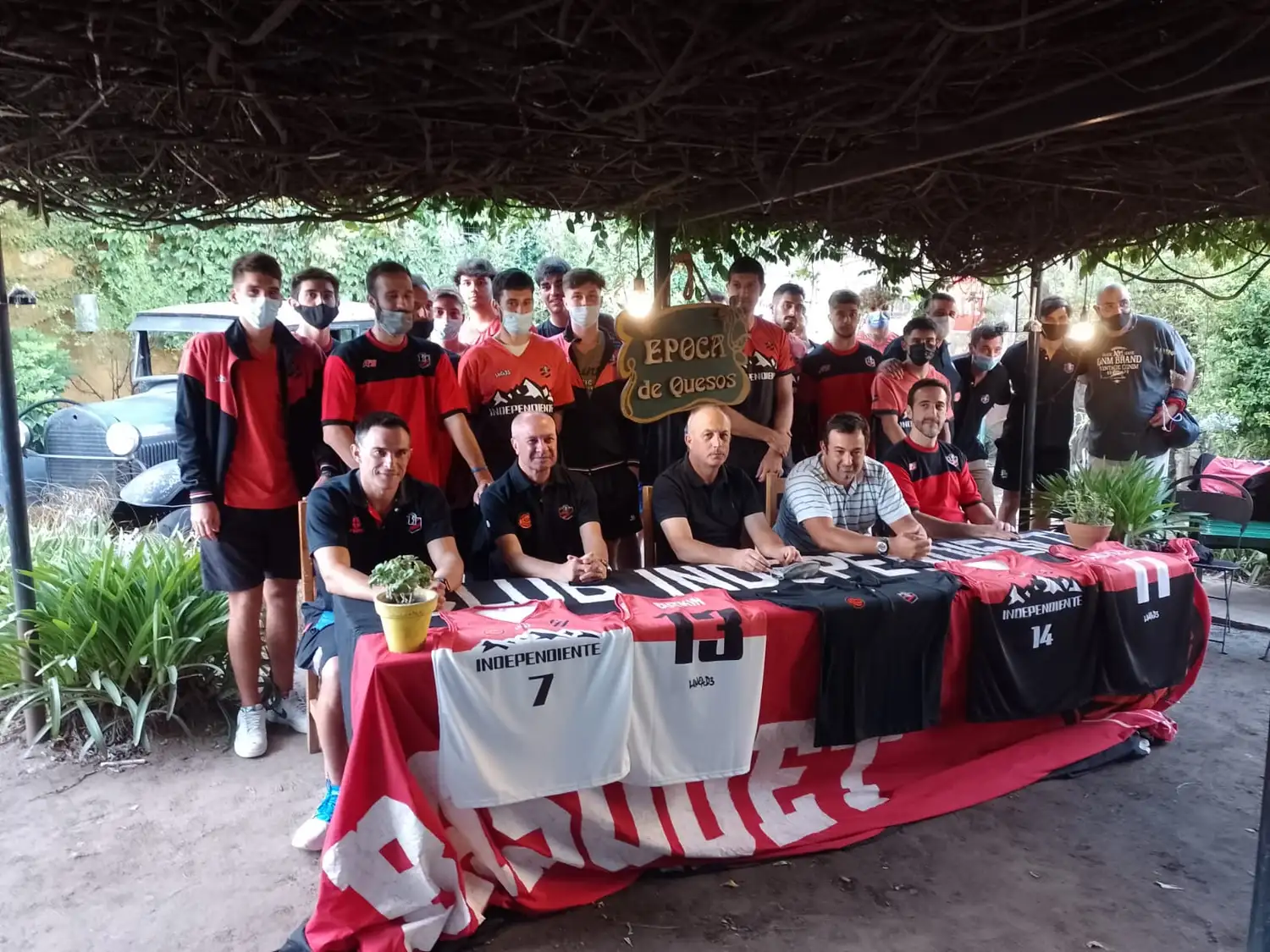 FOTO CLUB INDEPENDIENTE El grupo de Independiente, en la presentación de ayer.