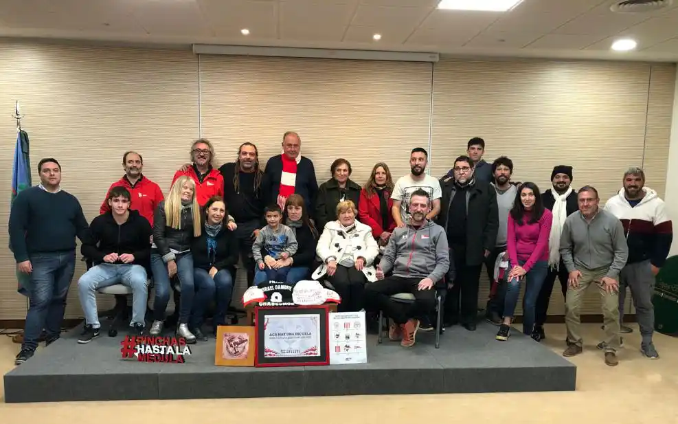 “Acá hay una escuela” pasó por Chascomús y puso de manifiesto la importante labor de la filial de Estudiantes