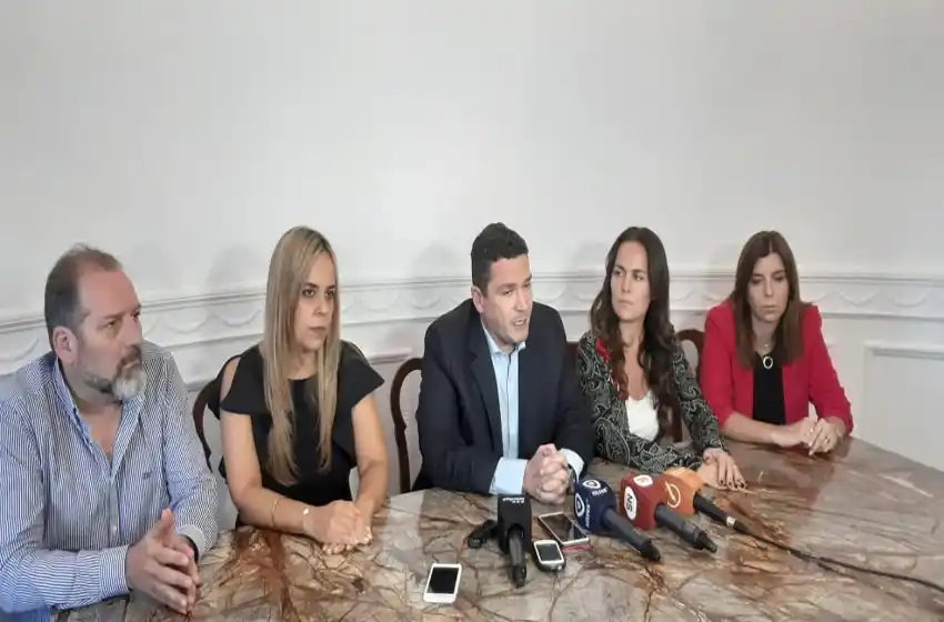 Desde Cambiemos afirmaron que «Roy López Molina traicionó al bloque para negociar con la Cámpora y Monteverde»