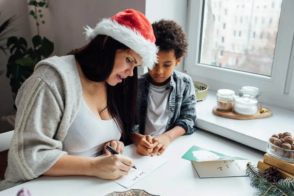 ¿Sabías por qué los niños le escriben cartas a Papá Noel y de dónde proviene esta tradición navideña?