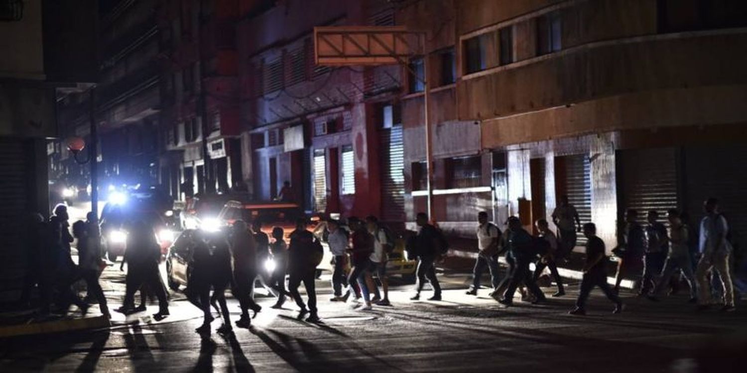 MÁS DE 24 horas sin luz en zonas de Caracas tras megabajón de ayer