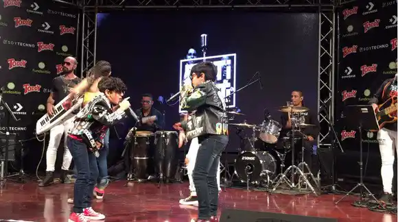 Mati y Moi presentan «Conectados»