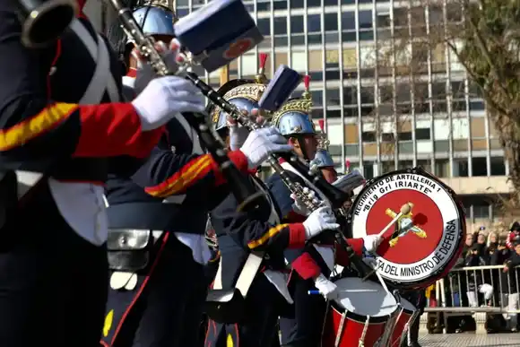 Los Granaderos le cantaron el feliz cumpleaños a Milei