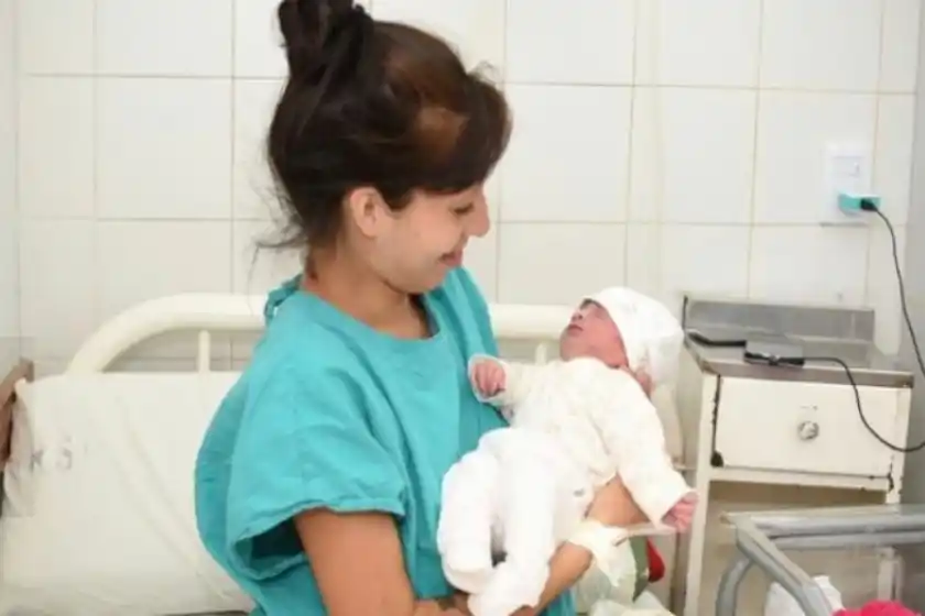 Nació Génesis, el primer bebé rosarino del año