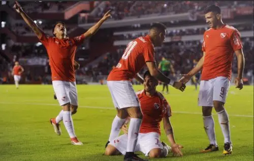Independiente superó al líder Boca en el Libertadores de América