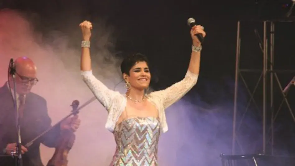 Raquel Pozzi presenta "¿Por qué canto así?" en el Teatro Colón