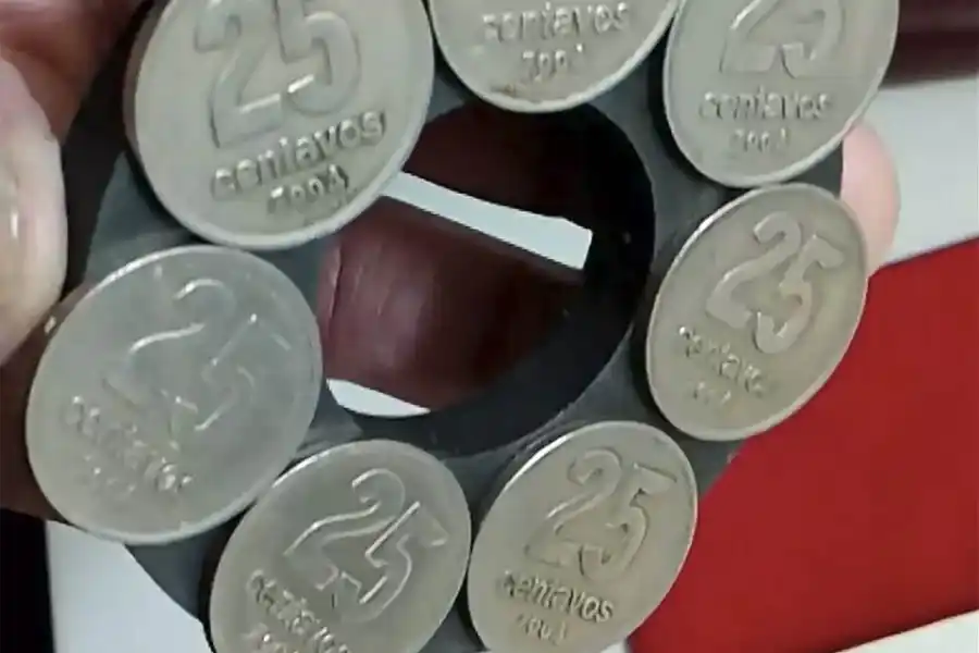 Pagan hasta 40 dólares por monedas de 25 centavos que se pueden imantar