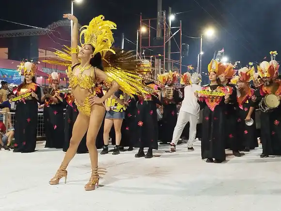 Con mucho color y alegría, la segunda luna del Carnaval de Encuentros fue multitudinaria