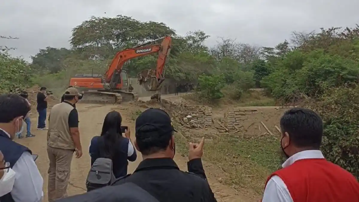 PERÚ Y ECUADOR tumban puentes para evitar paso irregular de migrantes, la mayoría venezolanos