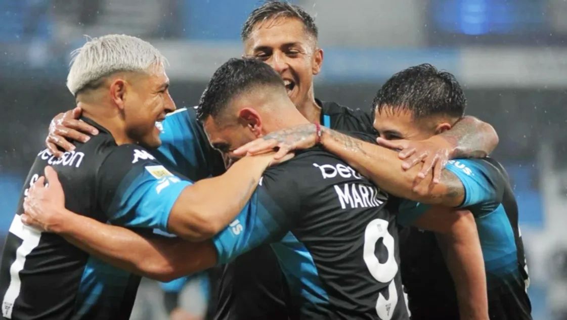 Racing goleó a Godoy Cruz 3 a 0 y hubo empate en el clásico
