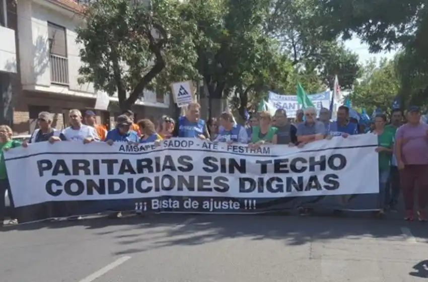 Paritarias: estatales santafesinos volverán a reclamar otra suba salarial