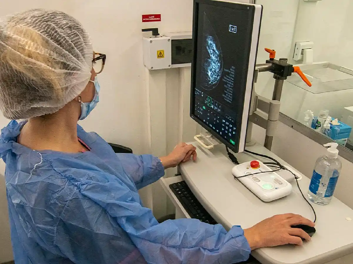 “Más del 70% de las mujeres con cáncer de mama no tienen antecedentes familiares”