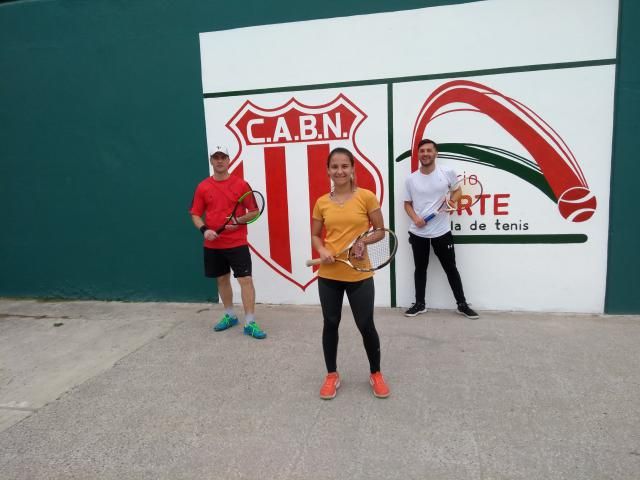 Volvió la actividad del tenis a
las canchas de Barrio Norte