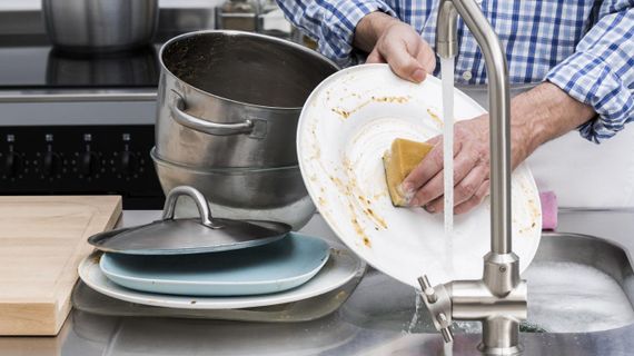 El agua potable, un recurso indispensable, costoso y finito que se malgasta en la vida cotidiana