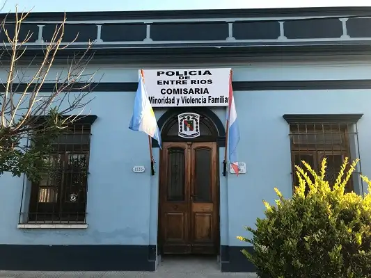 Tenía arresto domiciliario y la pescaron paseando