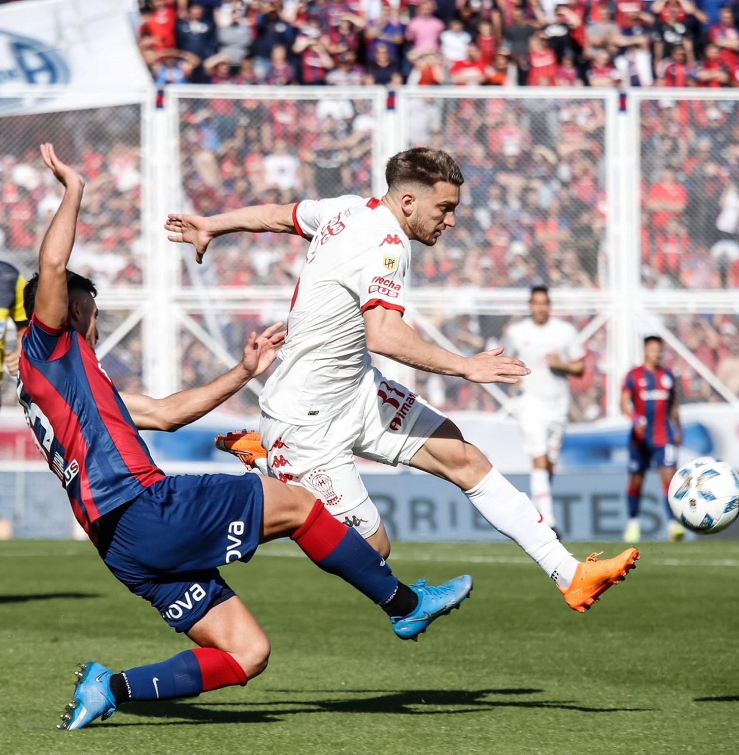 Agónico empate de San Lorenzo ante Huracán con uno menos y un polémico penal sobre la hora
