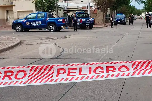 Tragedia en Rafaela: policías que perseguían a delincuente chocaron a un motociclista y tristemente falleció