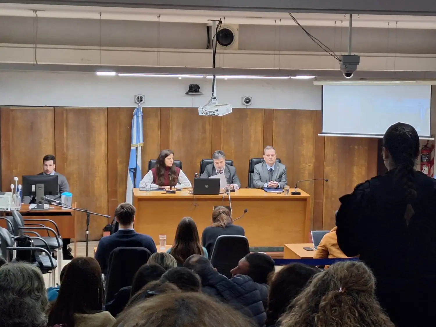 La sala de tribunales completa, el 30 de julio, el día que se leyó el fallo. Foto: Sur24