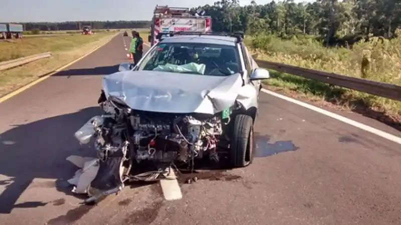 Familia hospitalizada tras fuerte accidente en la Autovía Artigas 