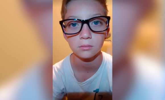 Isaías tiene sus anteojos y su familia agradece