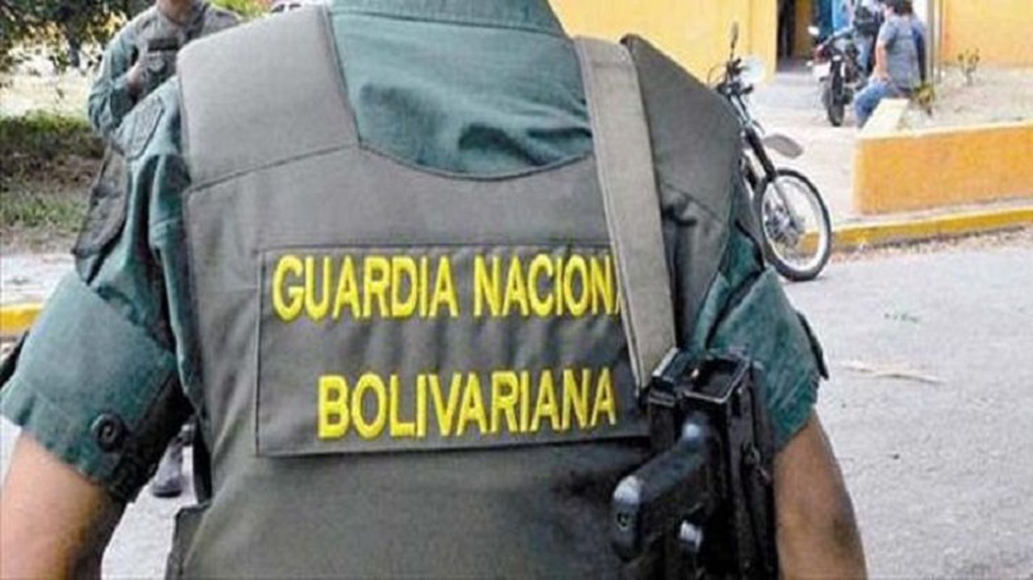 Dijo que «FUE FÁCIL»: Jefe de escoltas de ministro del régimen preso por robarle 7.000 dólares