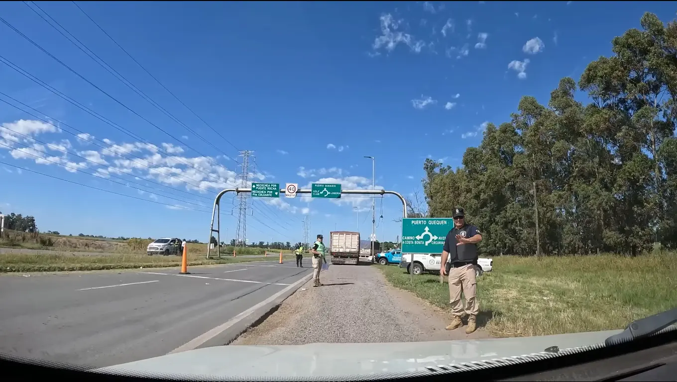 Un youtuber filmó su llegada a Necochea y un control policial quedó grabado sin que los agentes lo supieran