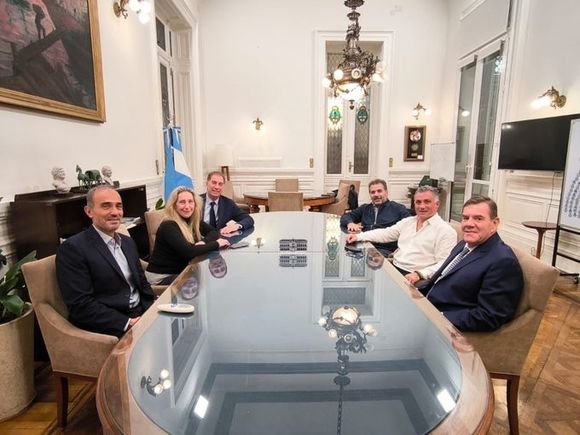 Montenegro participó de una cumbre entre libertarios y el PRO para cerrar acuerdo en la Provincia