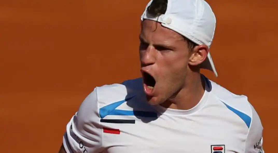  En el single, “Peque” Schwartzman  define ante el italiano Cecchinato