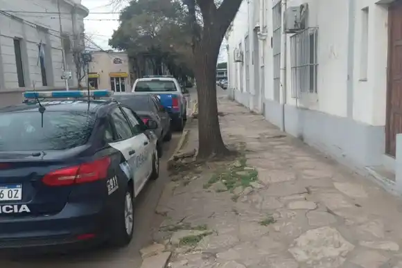 Videos comprometen a los policías acusados de "ayudar" a un narcotraficante de Esperanza