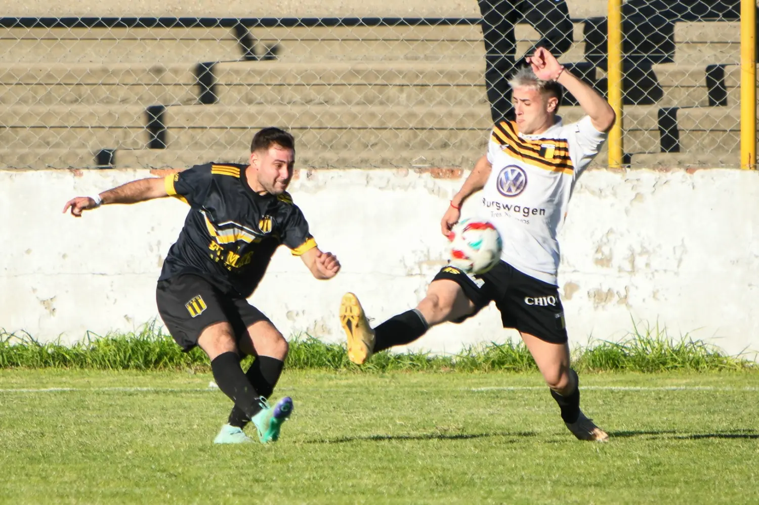 El Nacional ganó el duelo aurinegro