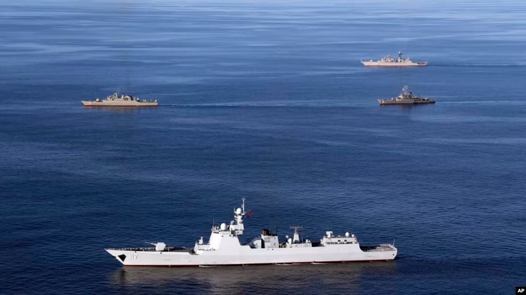 China y Rusia inician ejercicios navales con fuego real en el mar de China Meridional