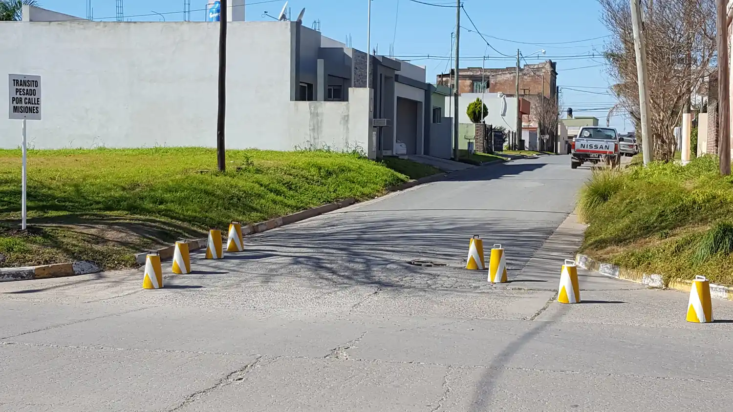 Restricciones para el tránsito pesado en una esquina de Barrio San José