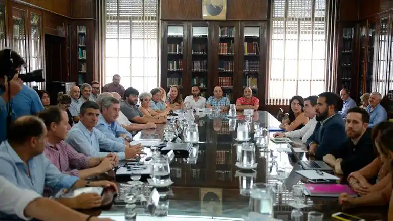 Paritaria bonaerense: Tras el rechazo de los estatales, Kicillof otorga aumento salarial por decreto