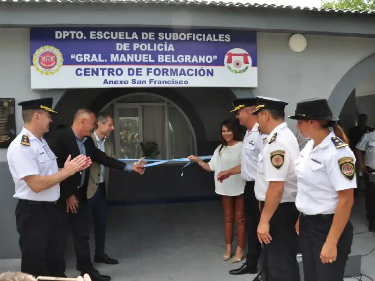 Bernarte inauguró sede de Escuela de Suboficiales de Policía y anunció más cámaras