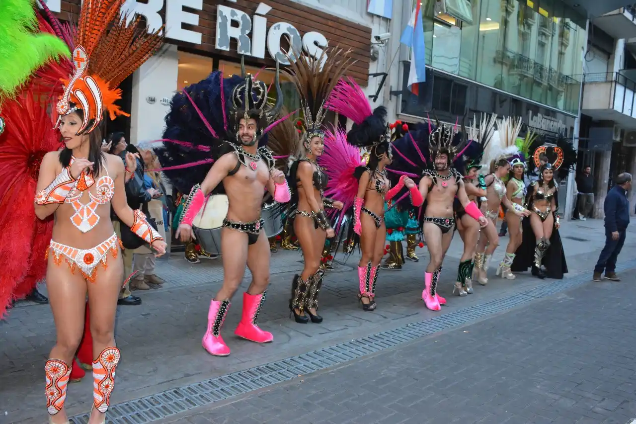 El Carnaval del País calentó el microcentro porteño y el workshop "producción+turismo"