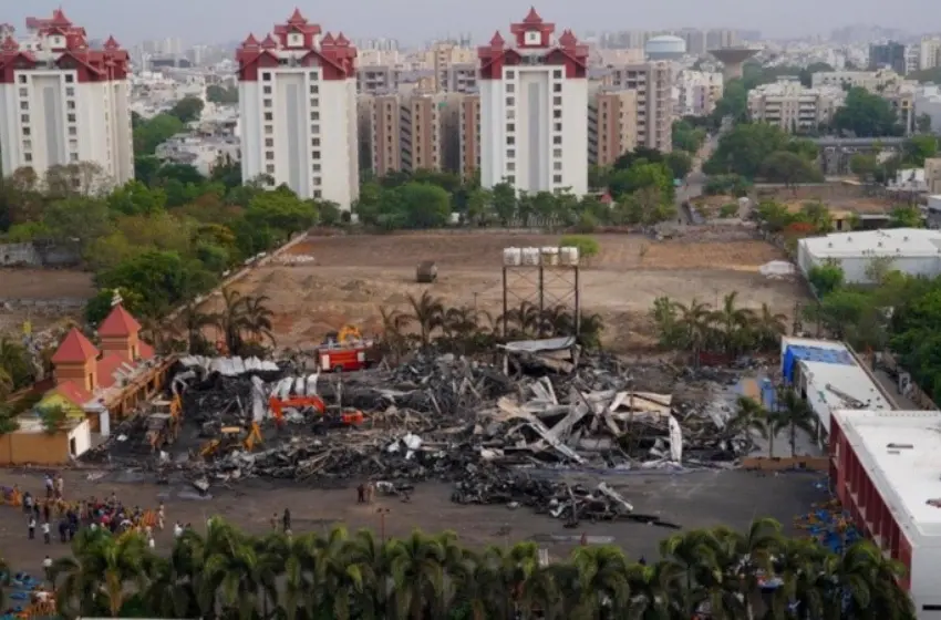 Un complejo de juegos en India se incendió y dejó al menos 27 muertos.