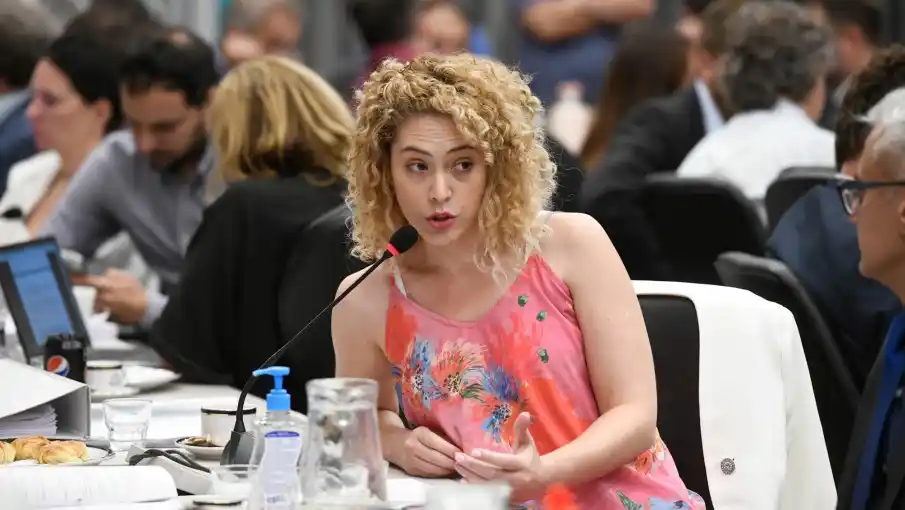 Una de las diputadas libertarias que visitaron a Astiz y demás represores en el Penal de Ezeiza se desentendió y denunció que fue engañada