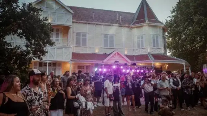 Una serie de conciertos y actividades especiales se realizarán este mes en Villa Victoria.