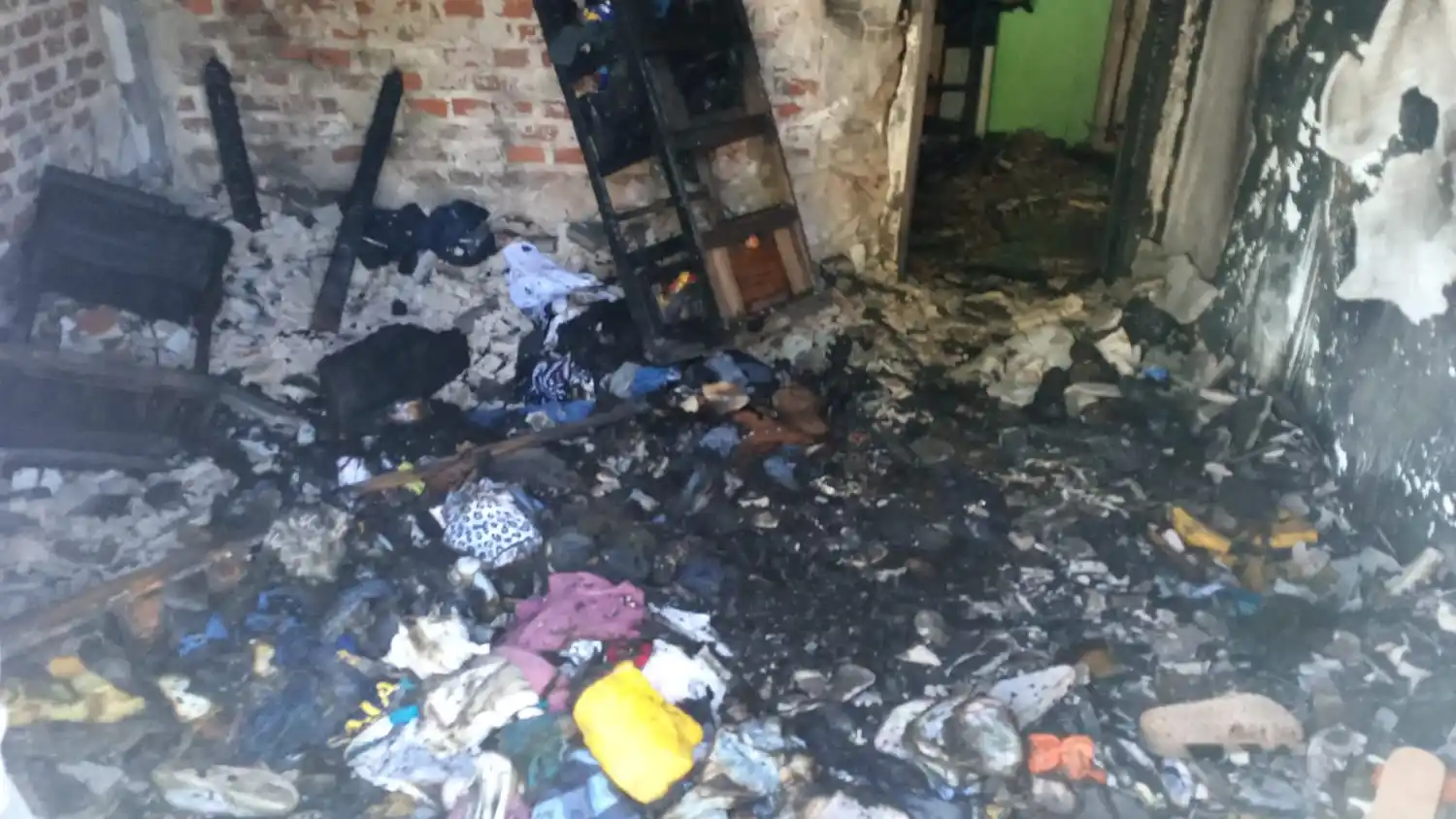 Aguardan traslado para la mujer herida en el incendio de Sargento Selada al 2500