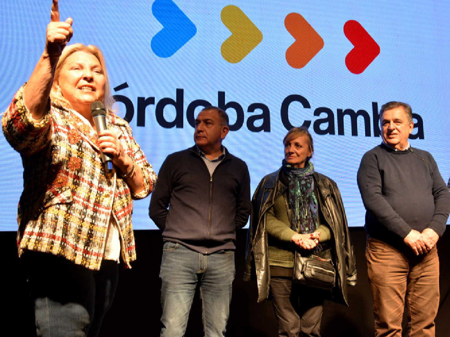 Carrió acompañó a Negri y pidió perdón a los cordobeses por las "metidas de pata"