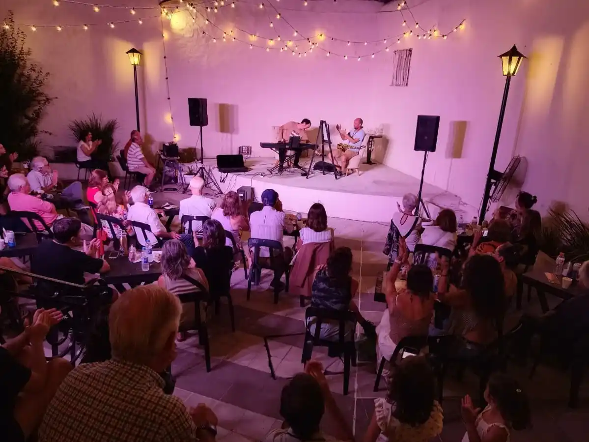 Cortázar y el jazz llenaron el patio de la Casa De Deken