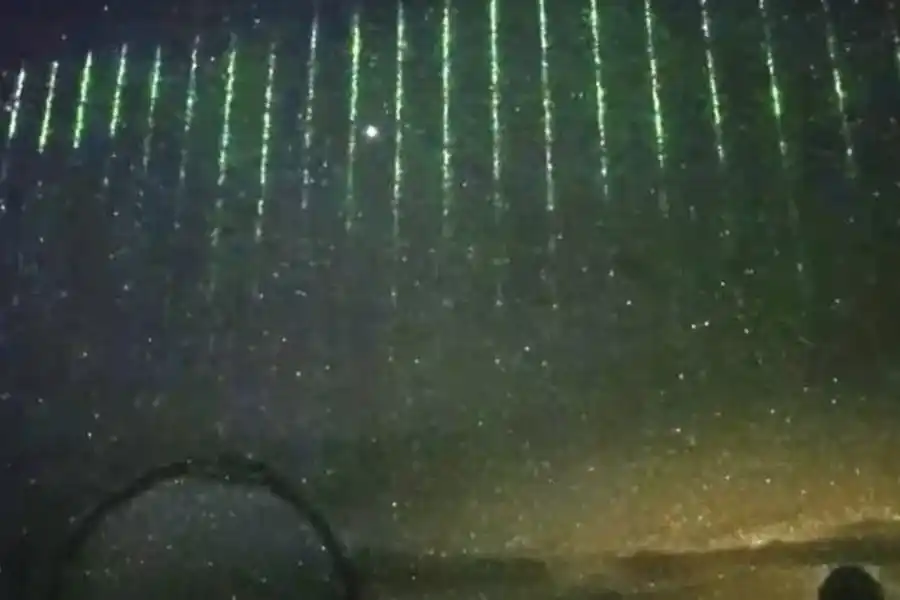 Misteriosos rayos láser espaciales iluminaron el cielo nocturno de Hawái